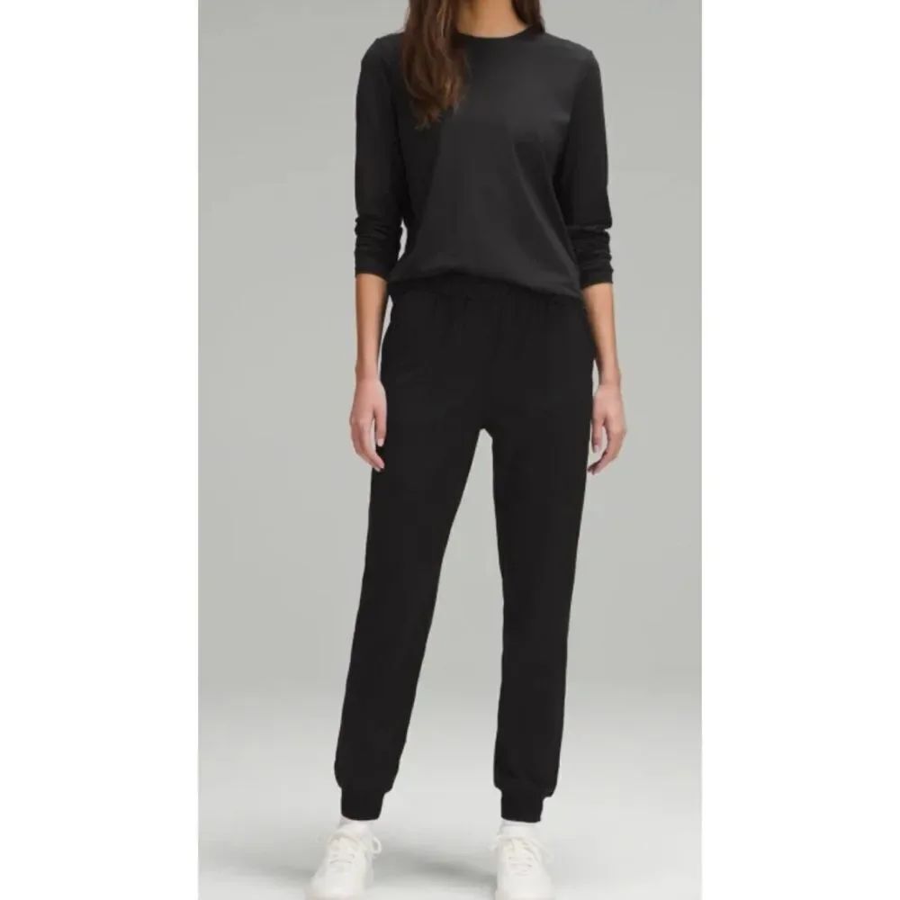 Lululemon Stretch High-Rise Jogger Full Length in Black Size 4